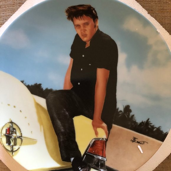 ELVIS PRESLEY COLLECTOR PLATES - SET OF 8 - Picture 3 of 8
